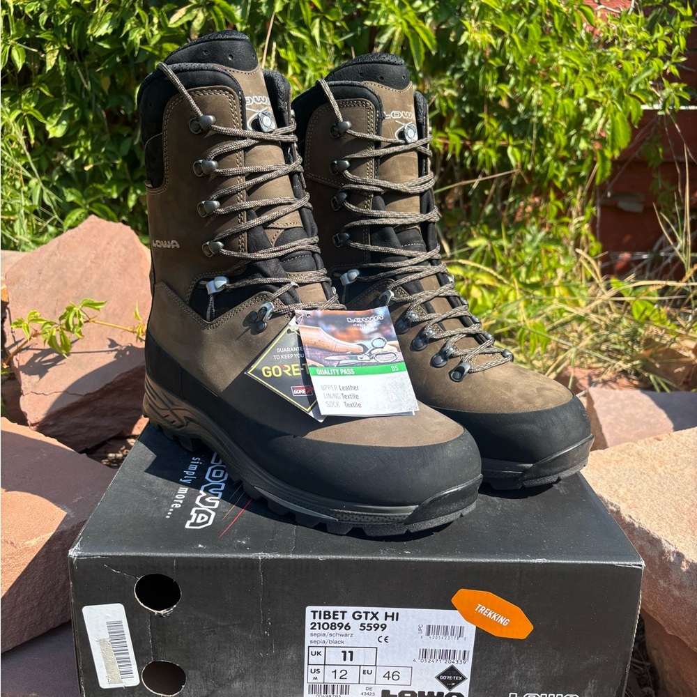 LOWA Men's Tibet GTX HI Boots - Brown